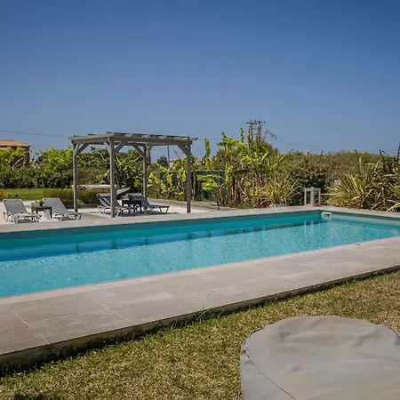빌라 Ai Helis Beach House By Vintage Travel 스보로나타